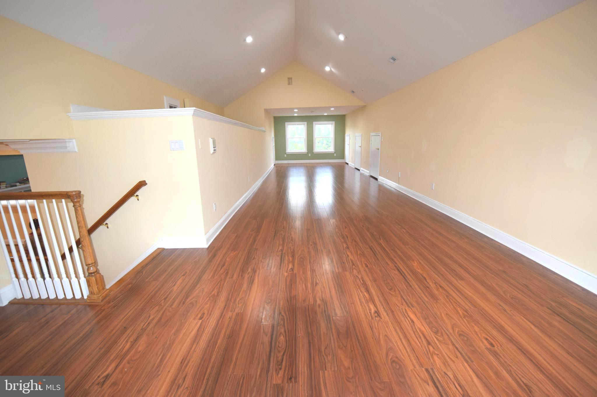 DERWOOD STATION - Residential