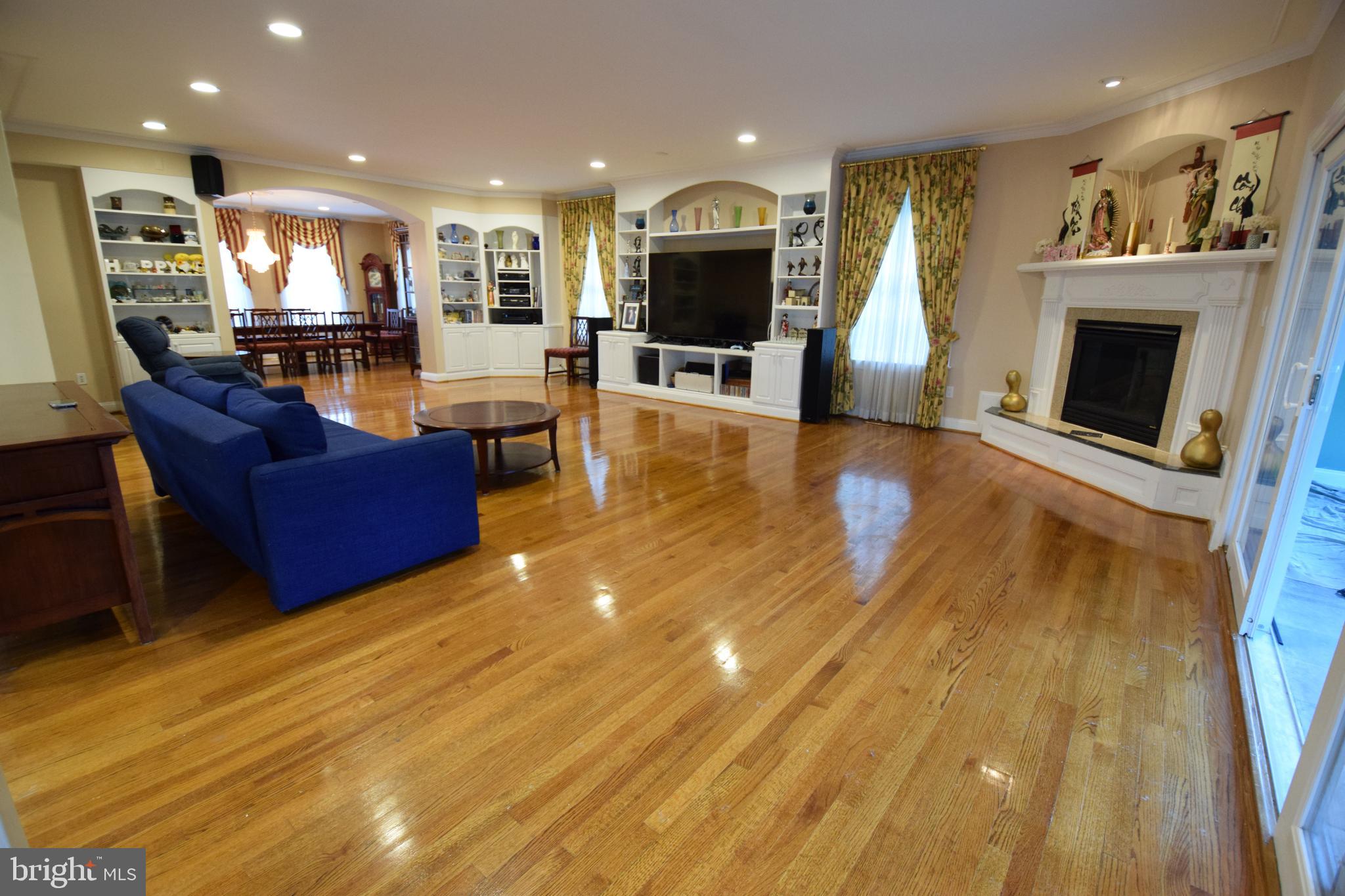 DERWOOD STATION - Residential