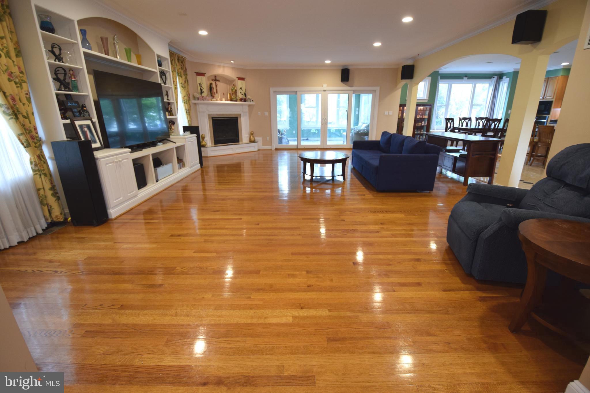 DERWOOD STATION - Residential