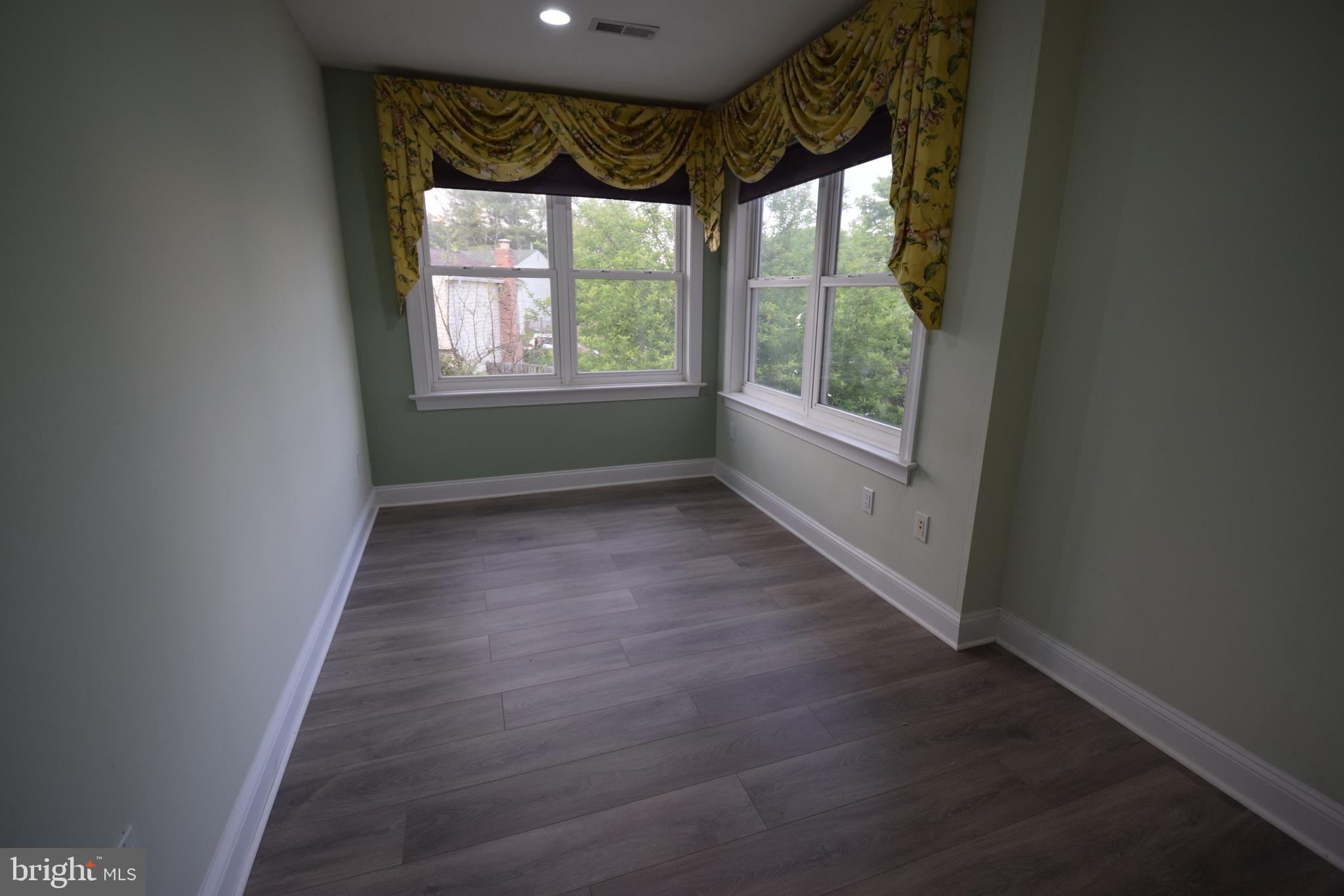 DERWOOD STATION - Residential