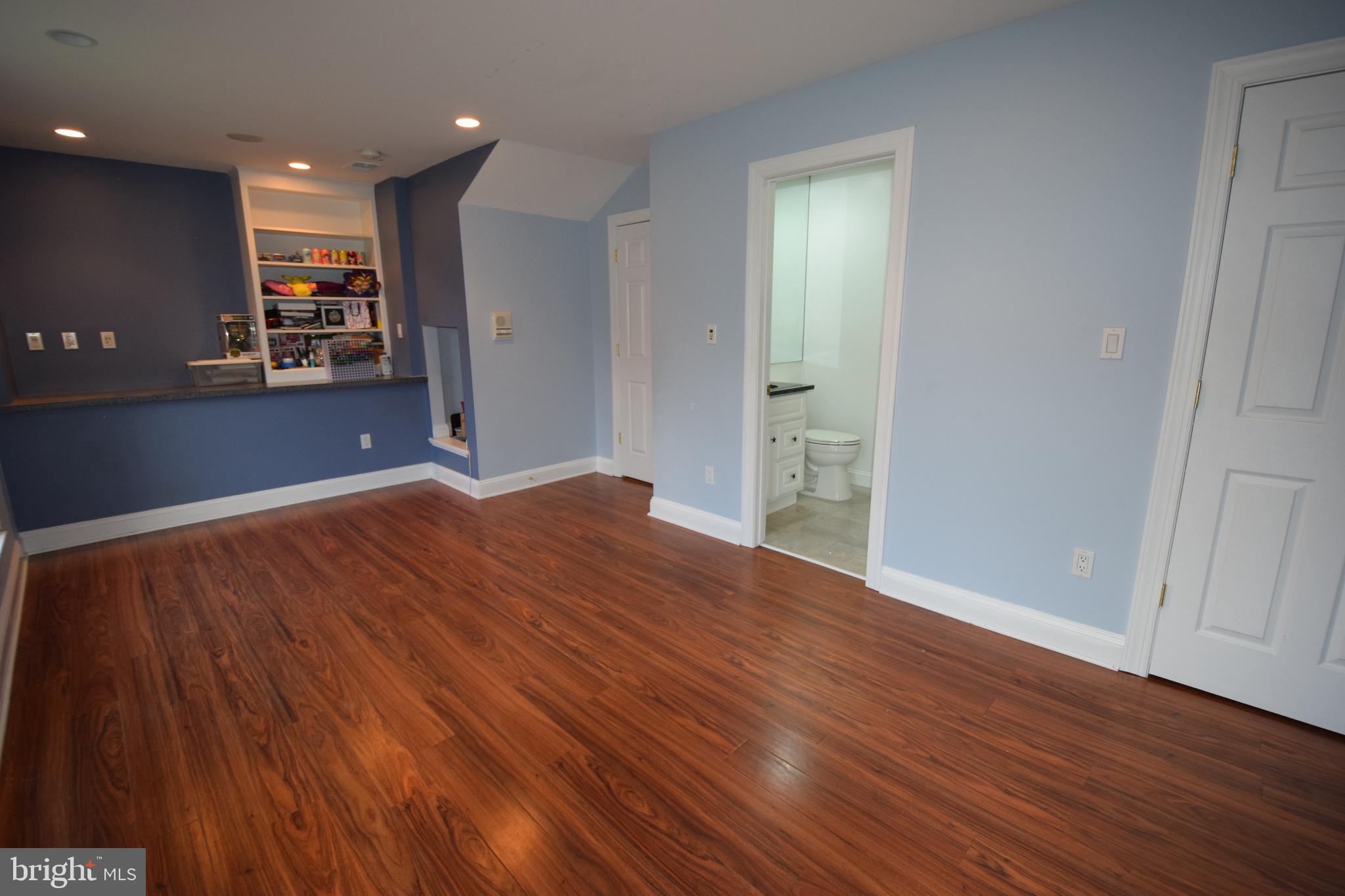 DERWOOD STATION - Residential