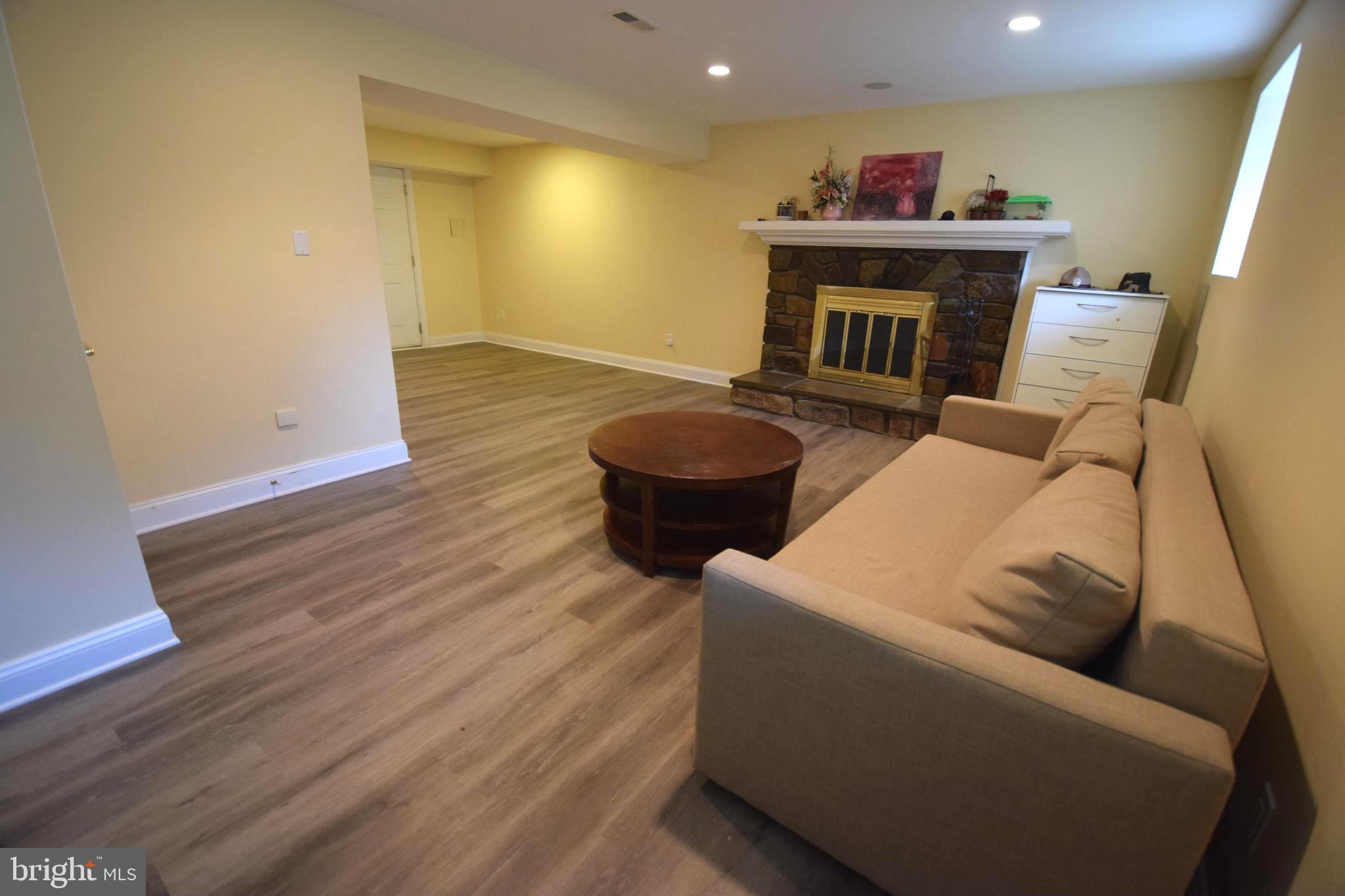DERWOOD STATION - Residential