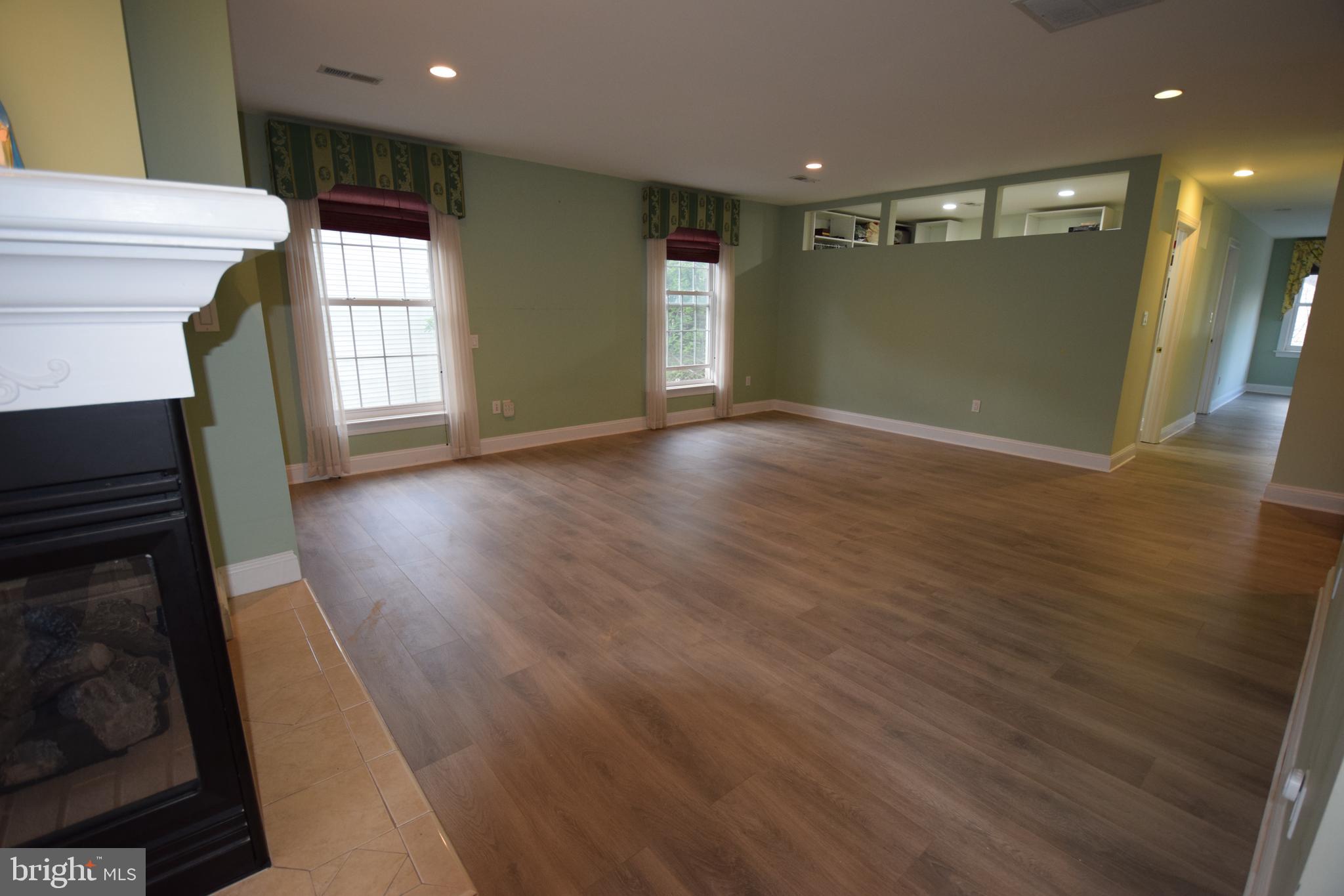 DERWOOD STATION - Residential