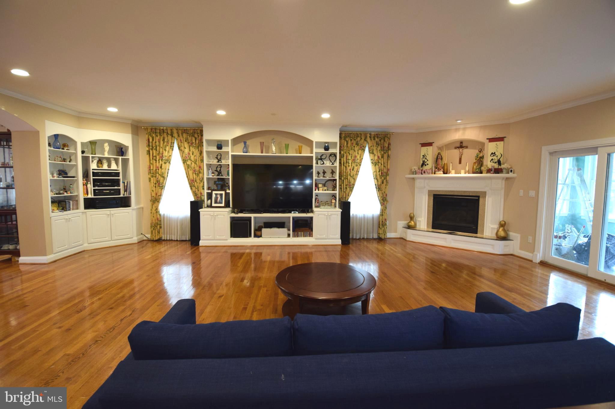 DERWOOD STATION - Residential