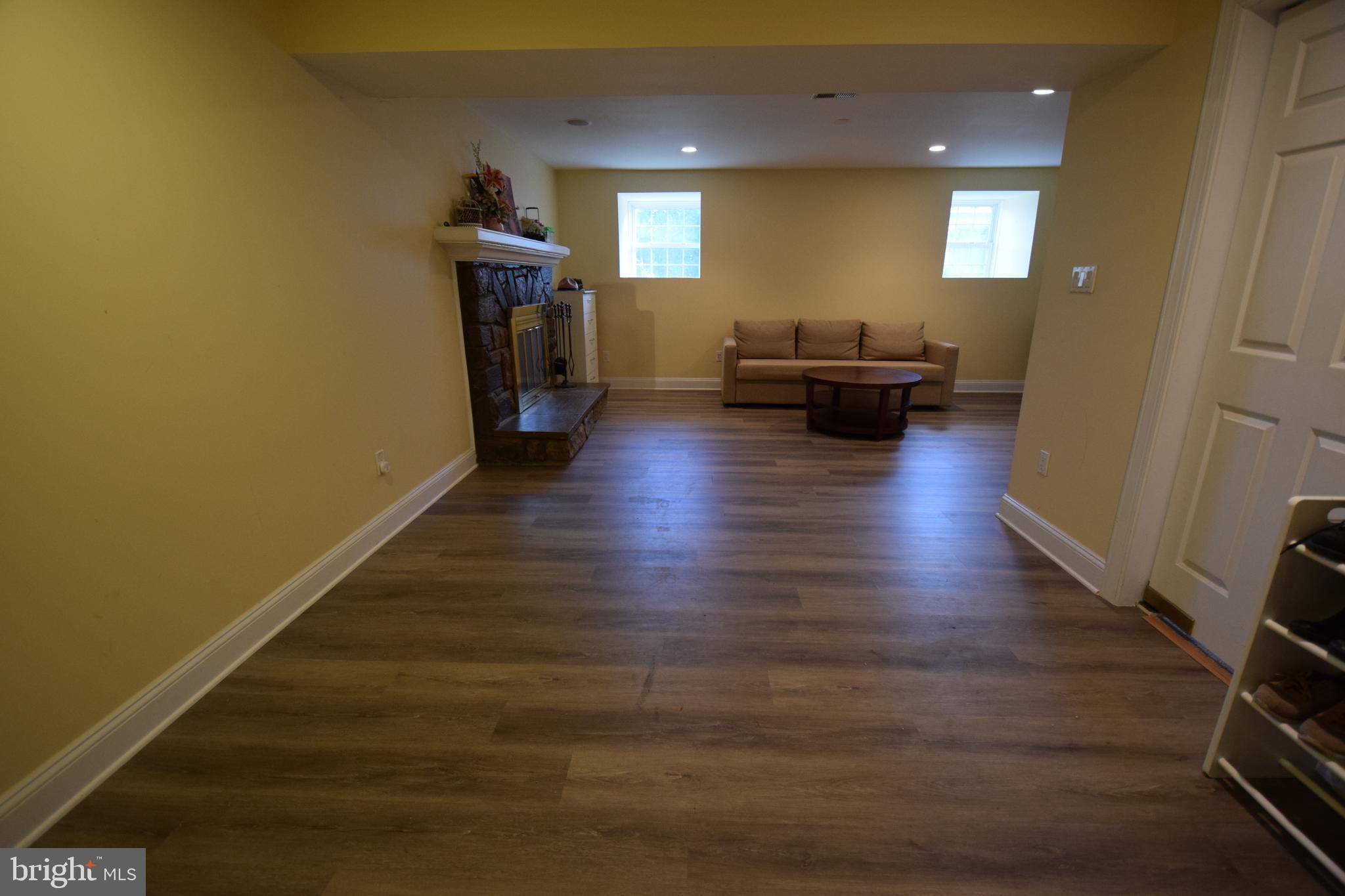 DERWOOD STATION - Residential