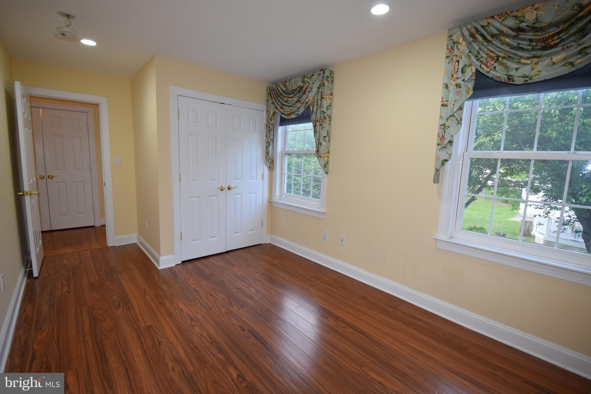 DERWOOD STATION - Residential