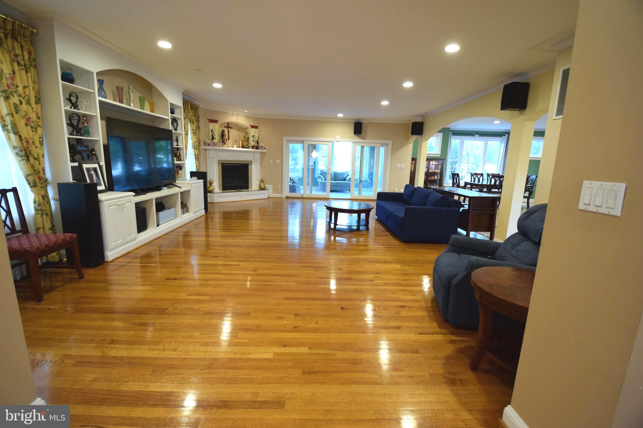 DERWOOD STATION - Residential
