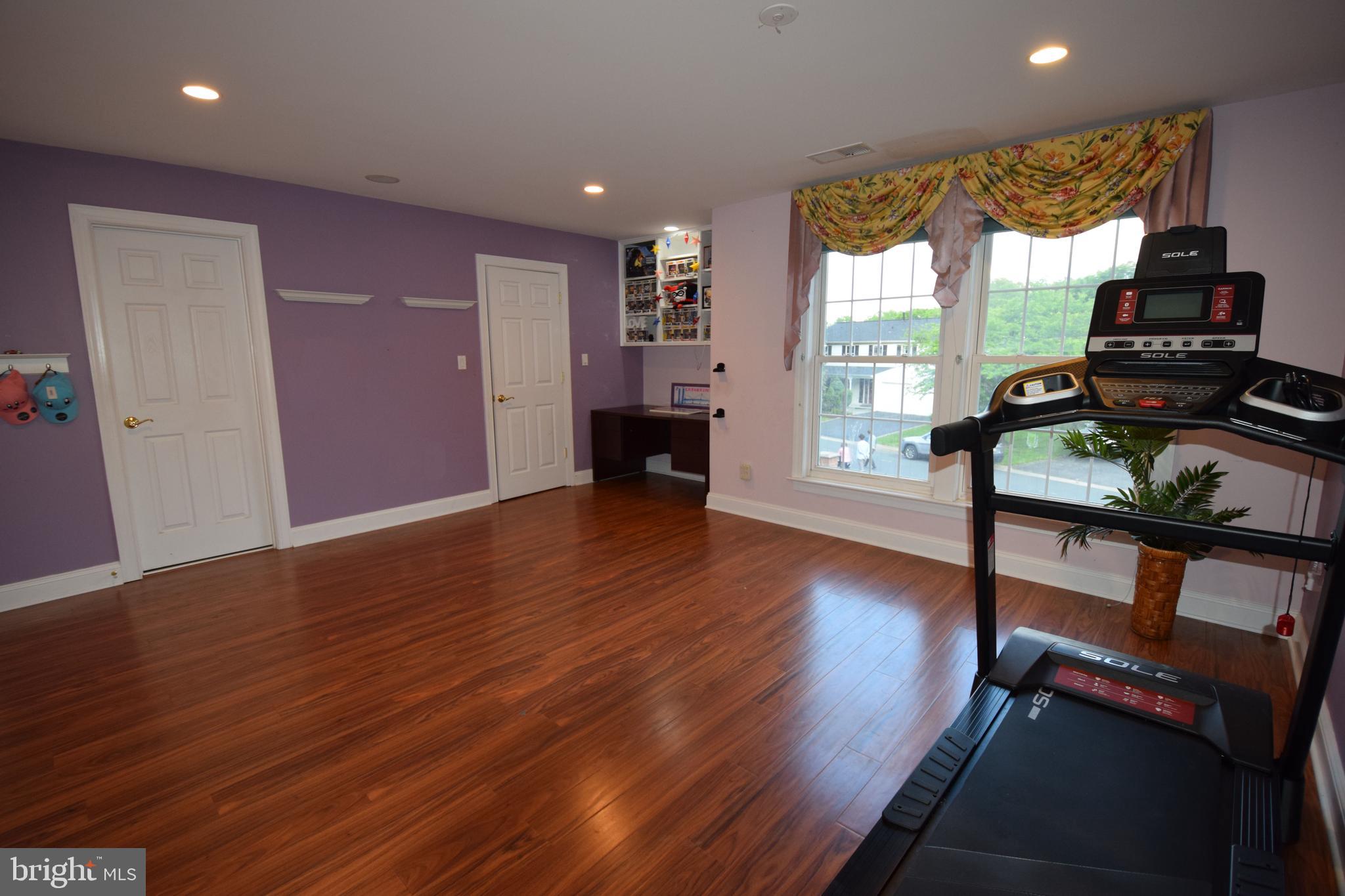 DERWOOD STATION - Residential