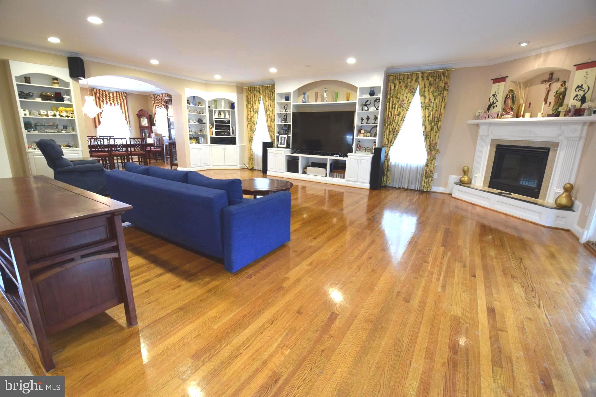 DERWOOD STATION - Residential