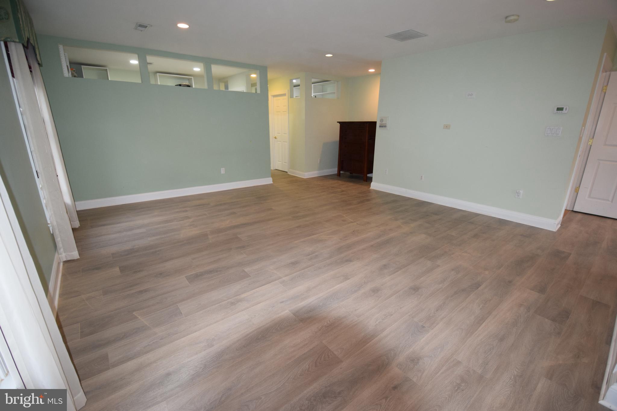 DERWOOD STATION - Residential