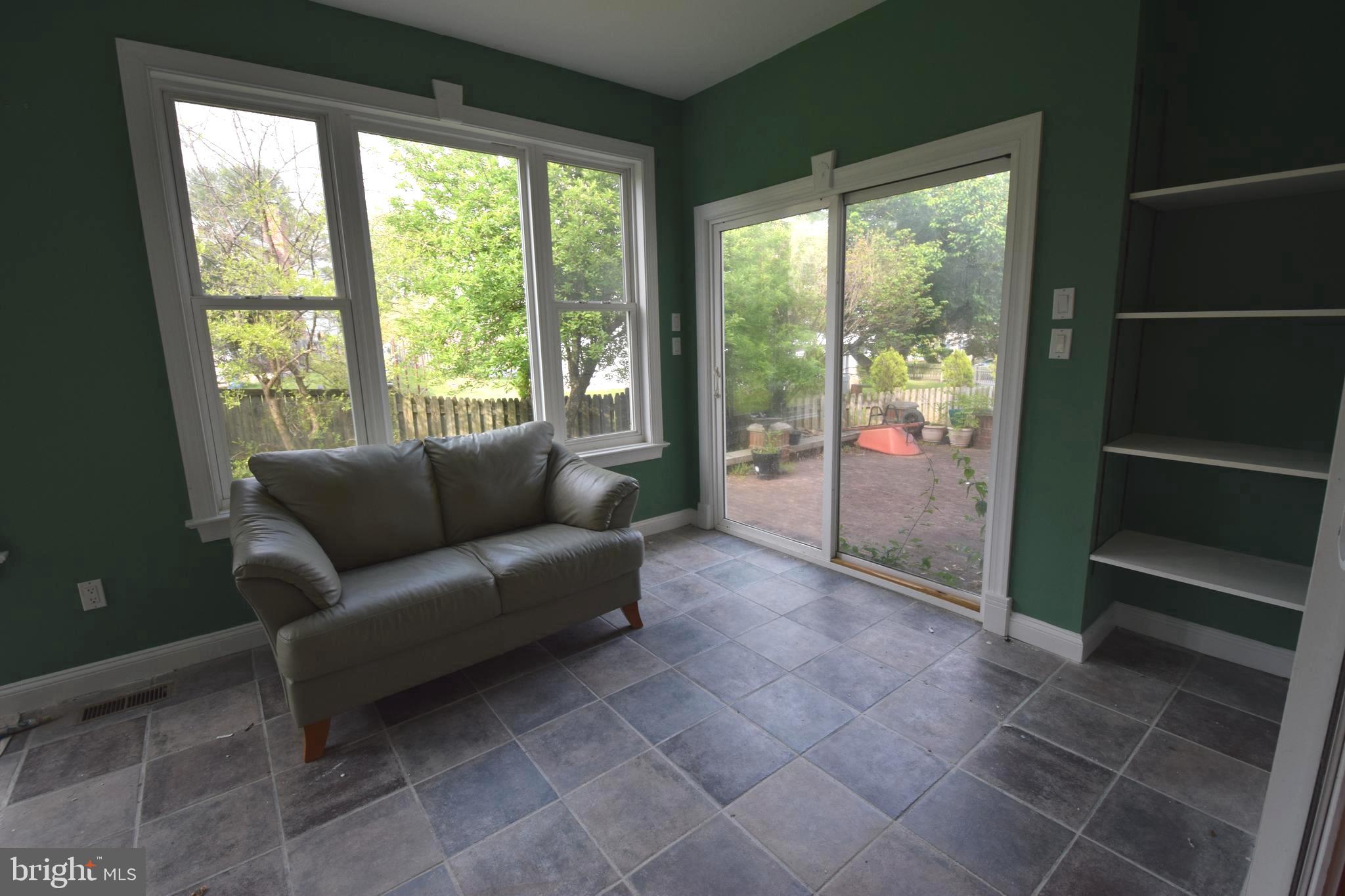 DERWOOD STATION - Residential