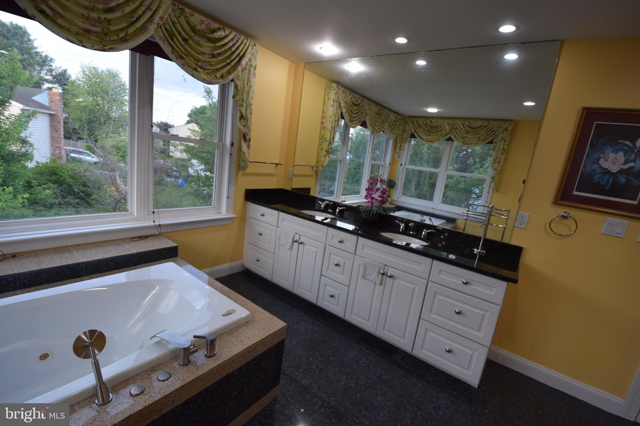 DERWOOD STATION - Residential