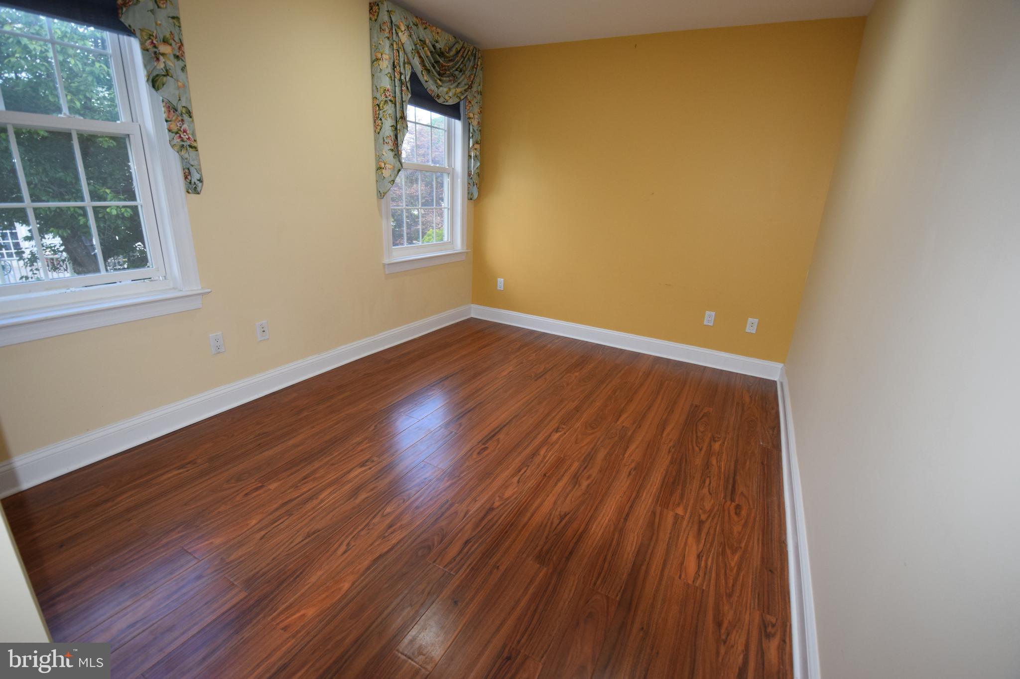 DERWOOD STATION - Residential
