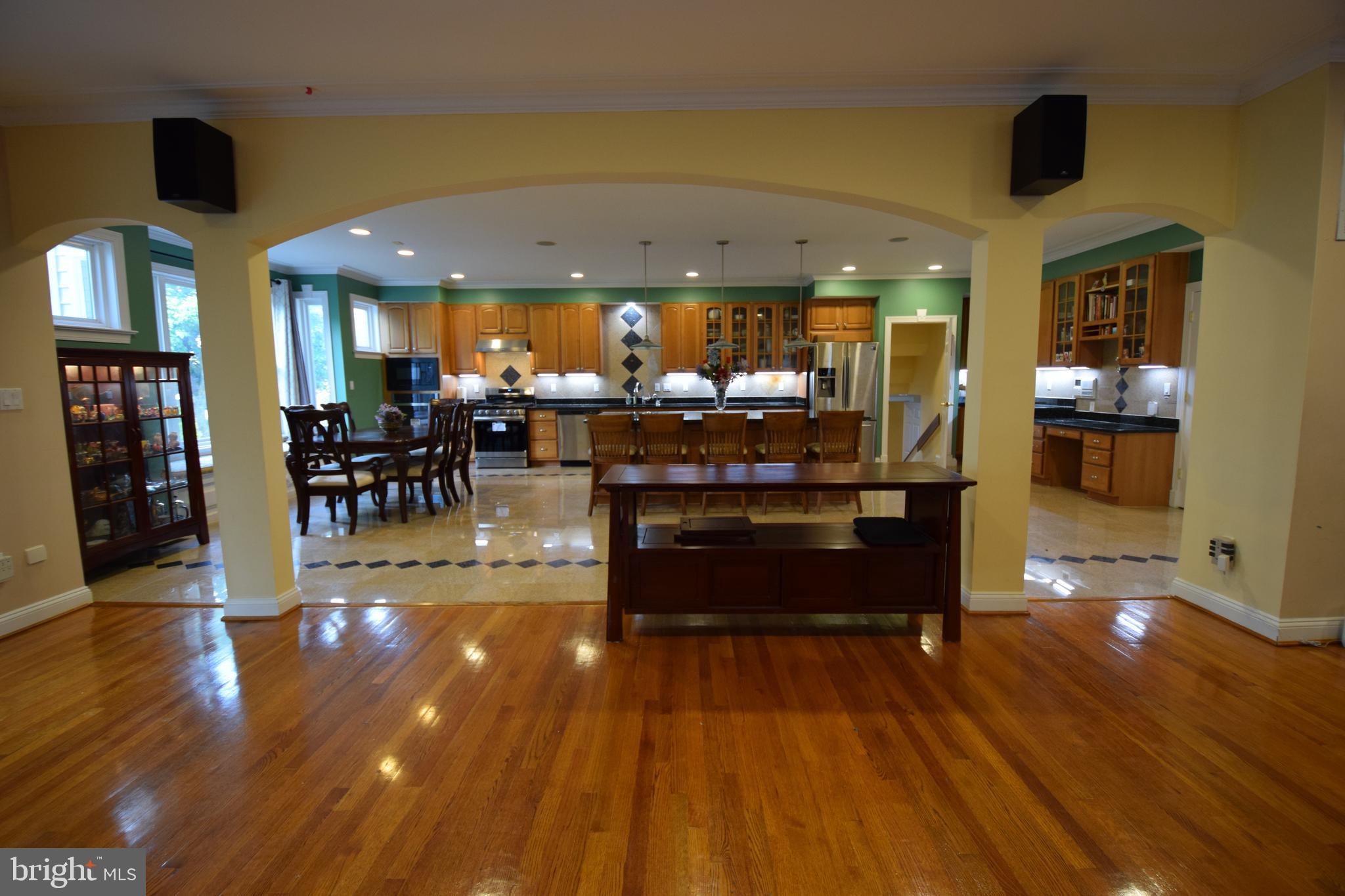 DERWOOD STATION - Residential