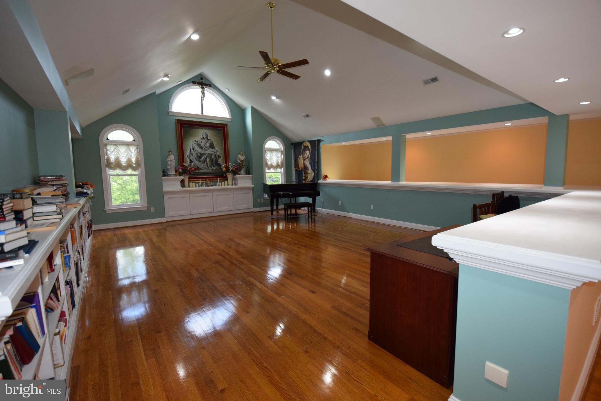 DERWOOD STATION - Residential