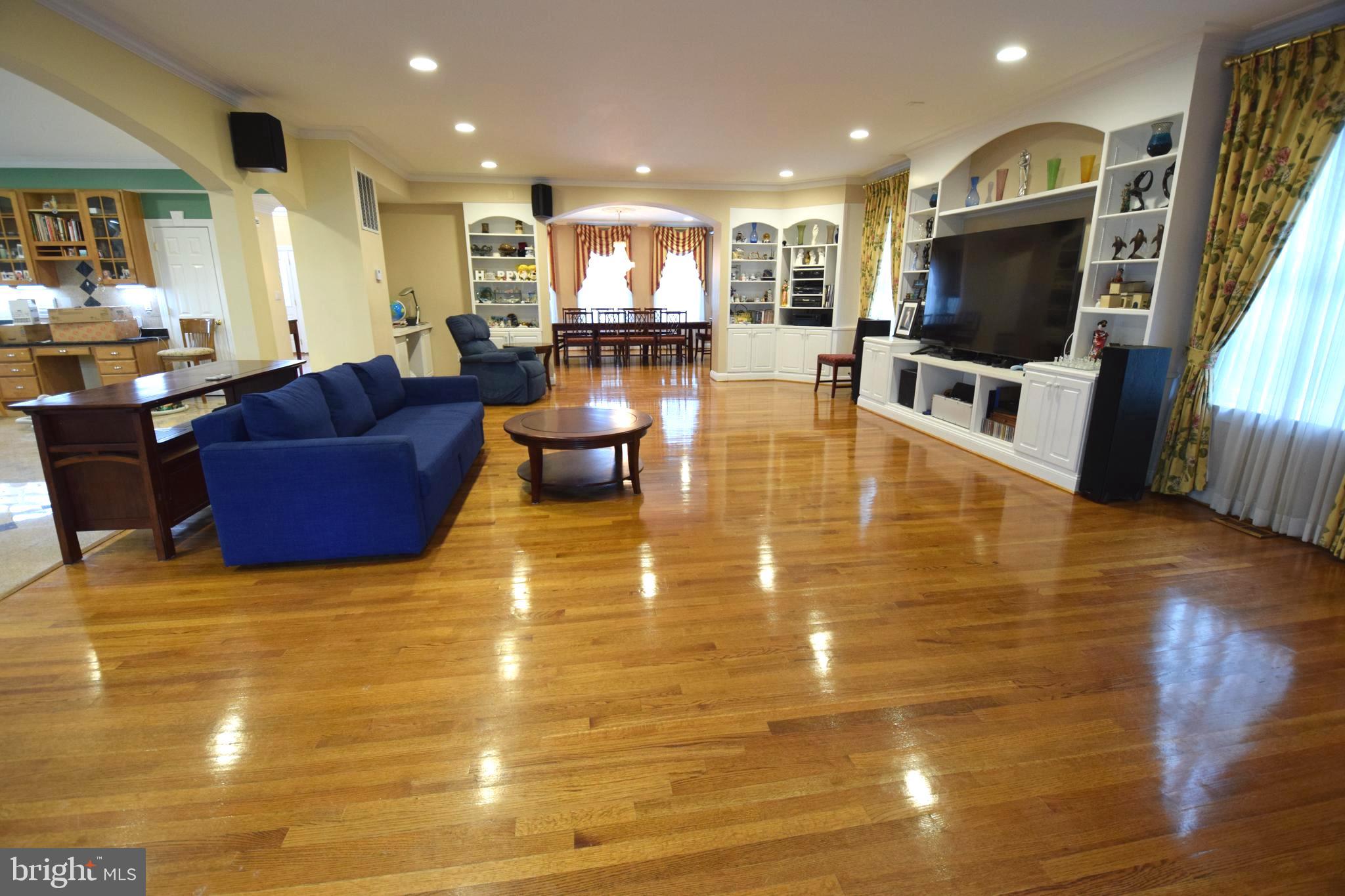 DERWOOD STATION - Residential