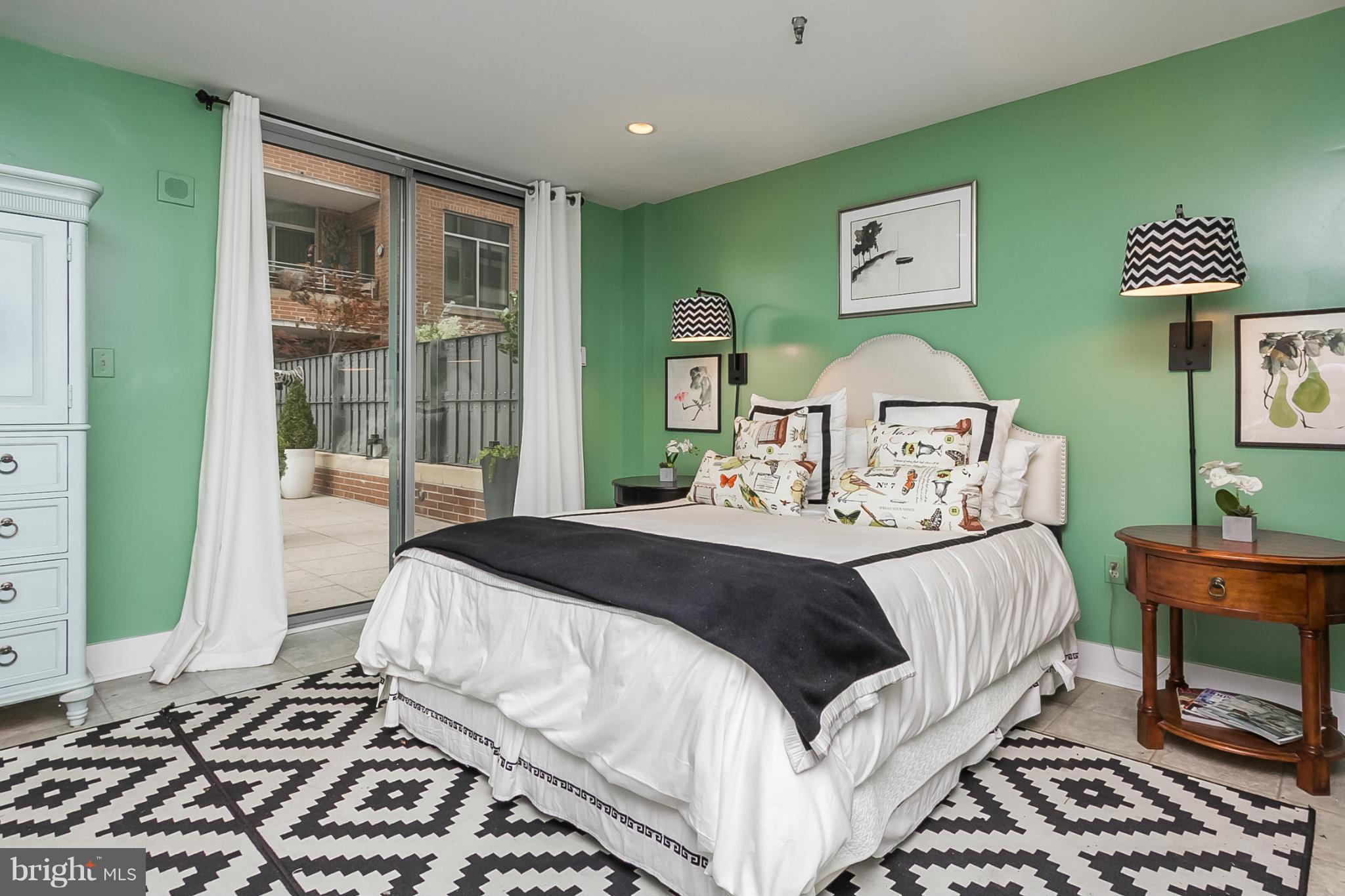 HARBOR EAST - Residential