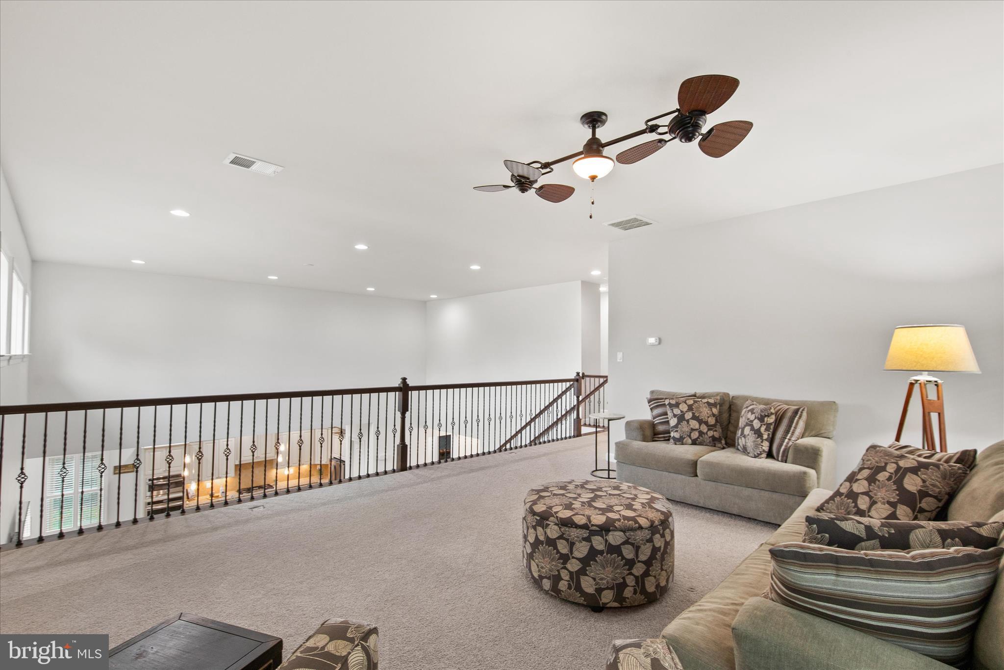 BAY COLONY - Residential