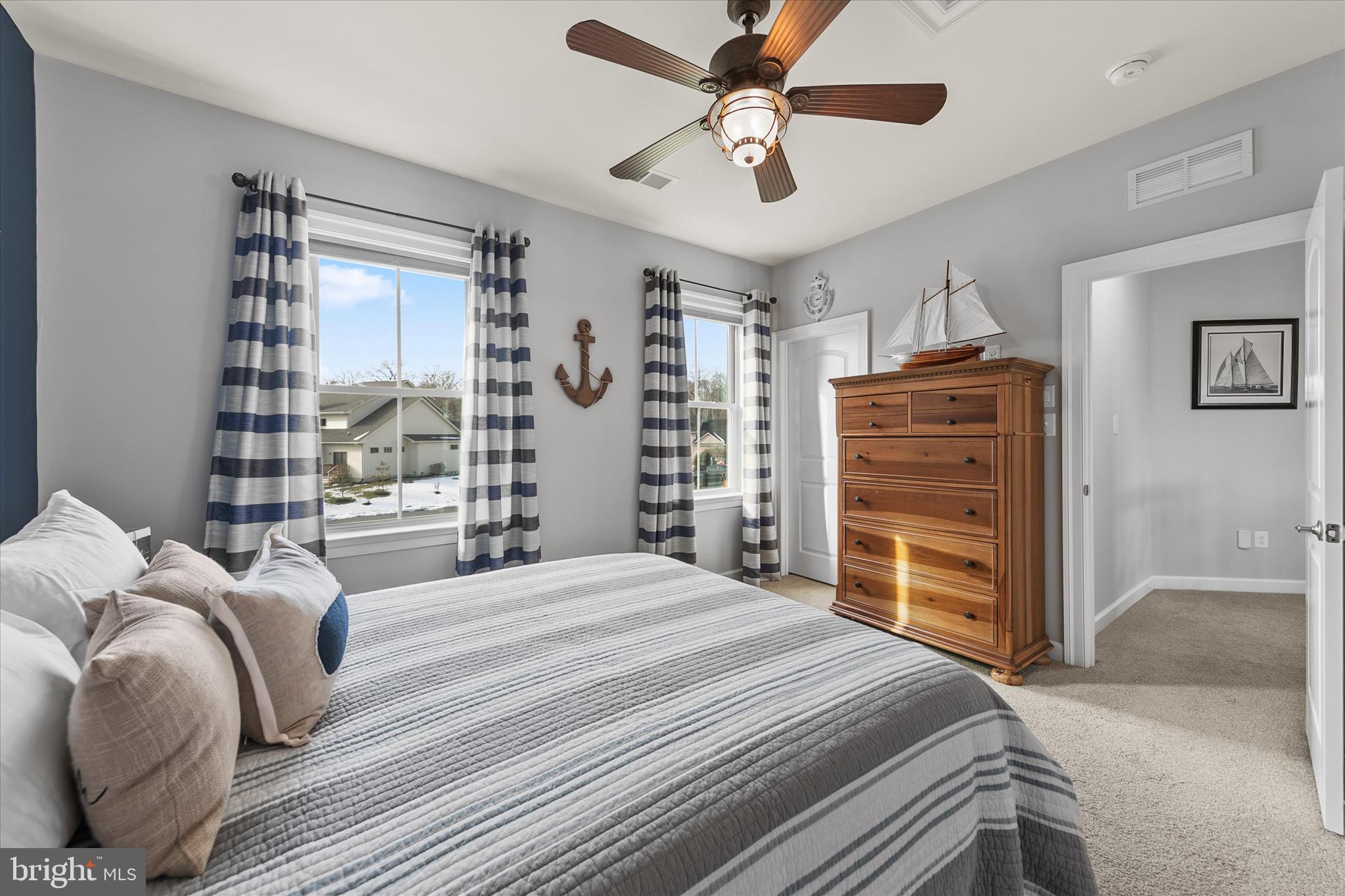 BAY COLONY - Residential