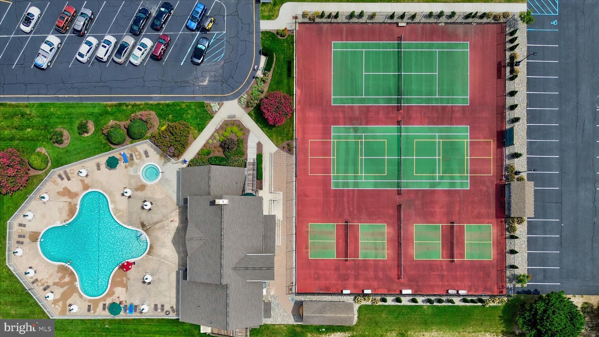 BAY COLONY - Residential