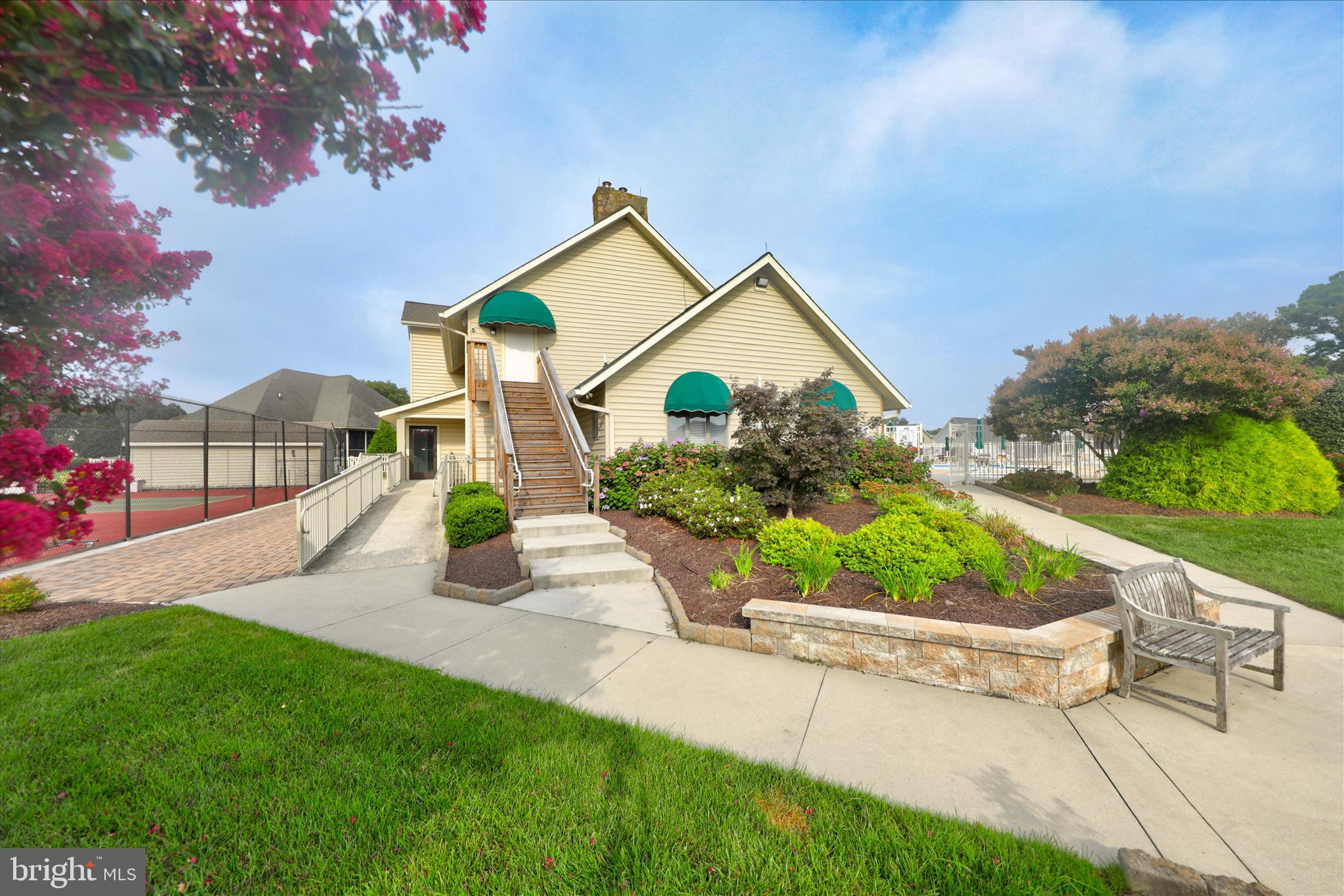 BAY COLONY - Residential