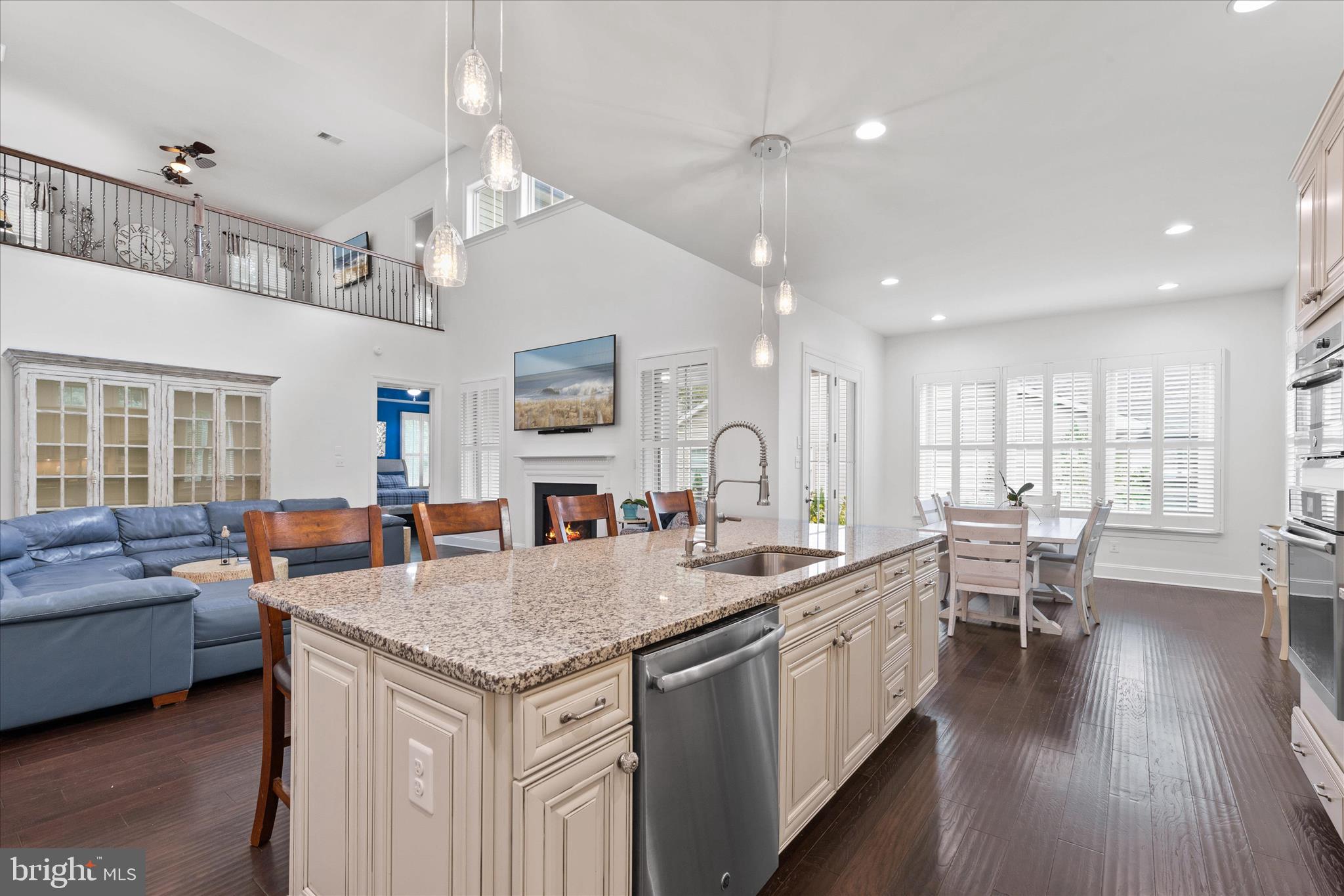 BAY COLONY - Residential