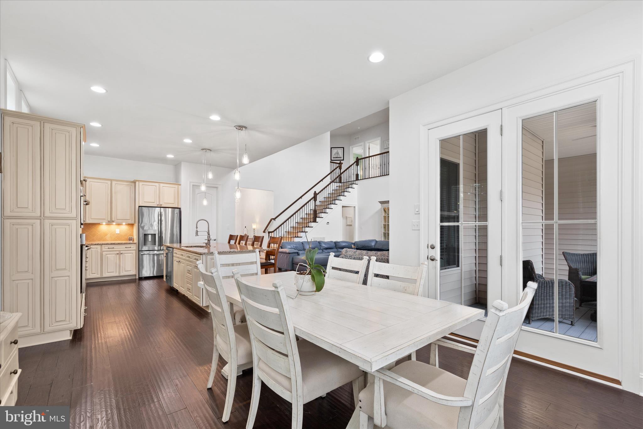 BAY COLONY - Residential