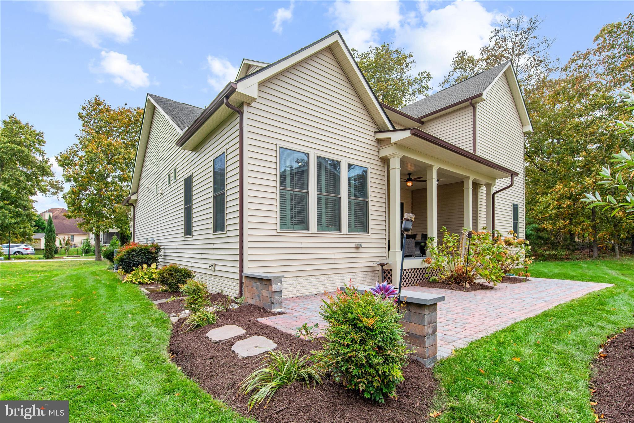 BAY COLONY - Residential