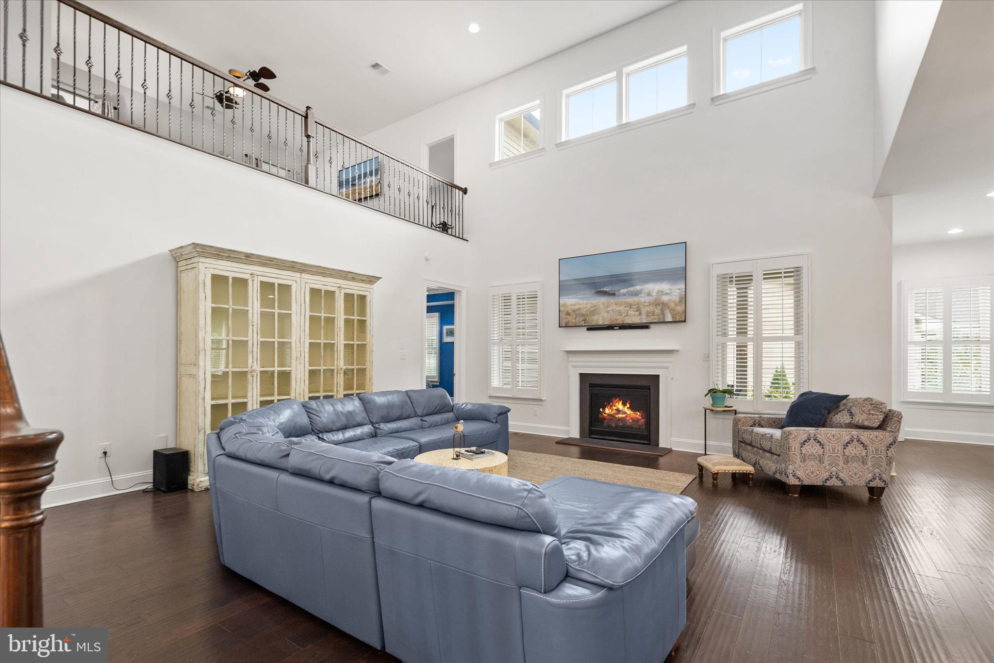 BAY COLONY - Residential