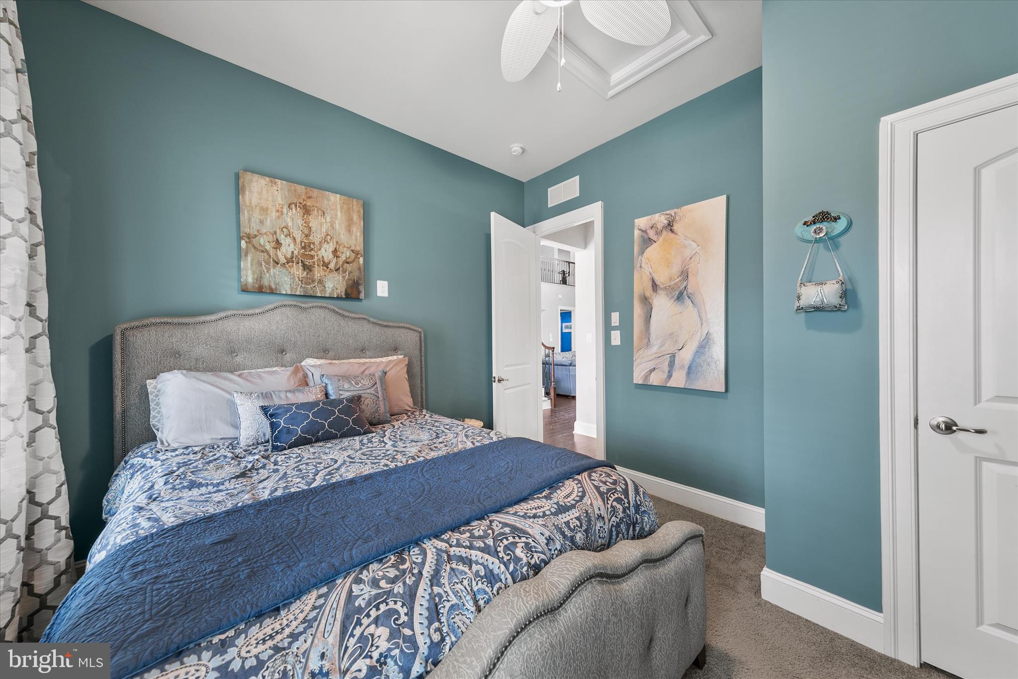 BAY COLONY - Residential