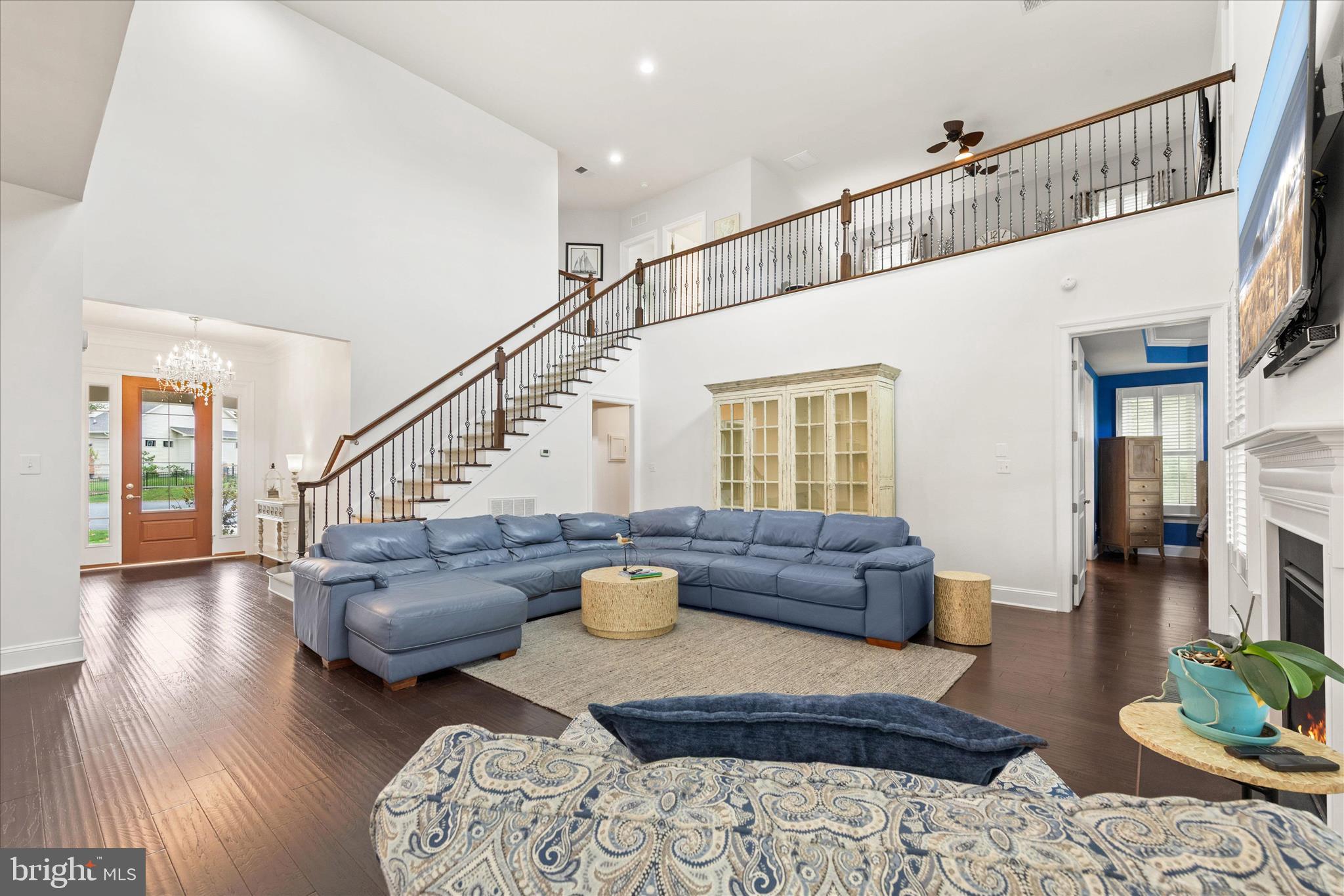 BAY COLONY - Residential