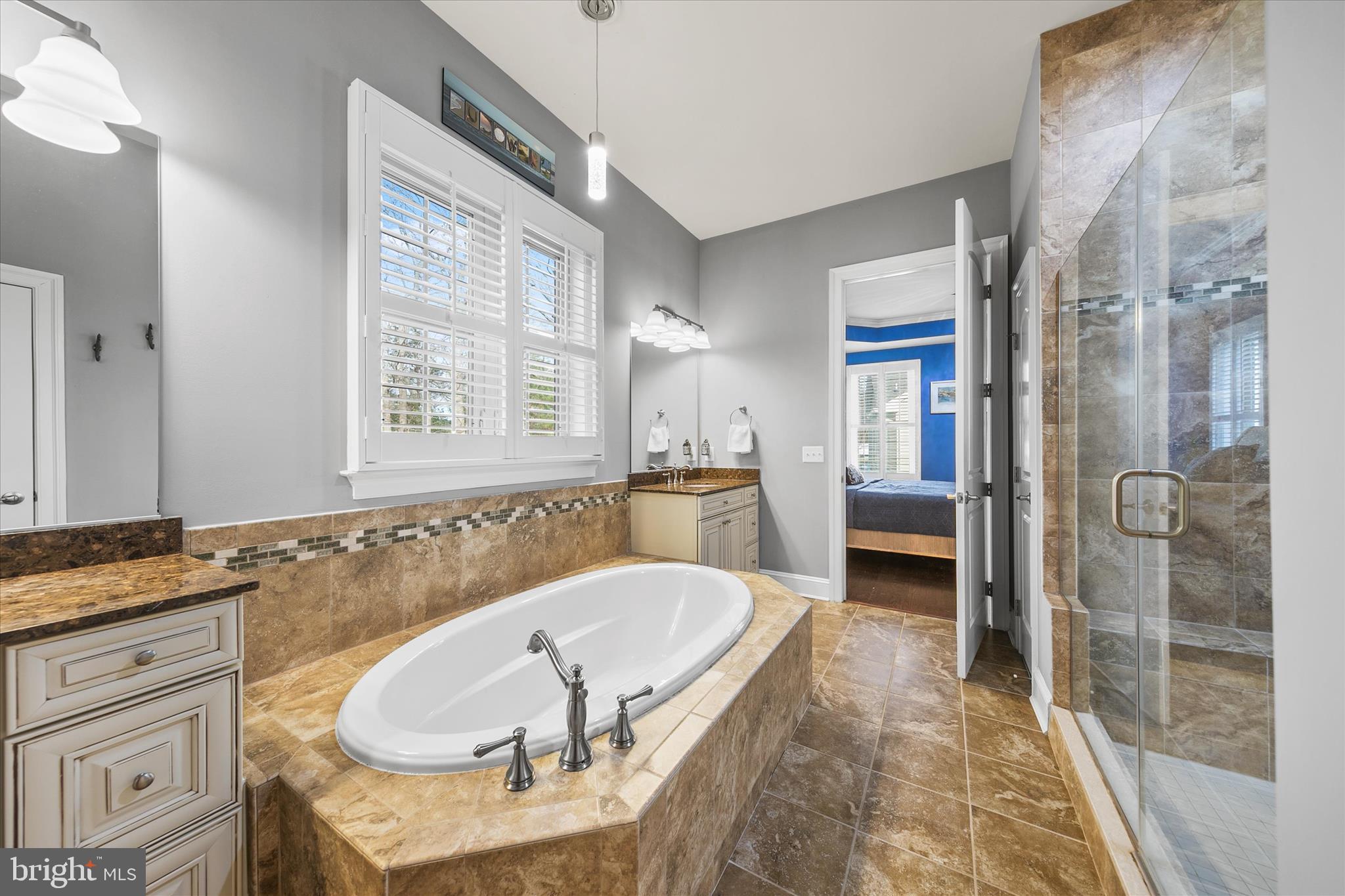 BAY COLONY - Residential