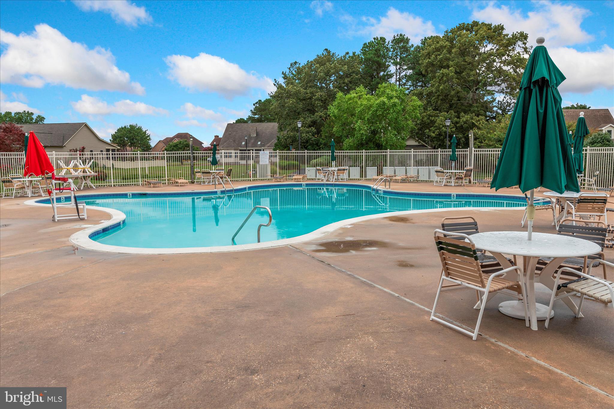 BAY COLONY - Residential