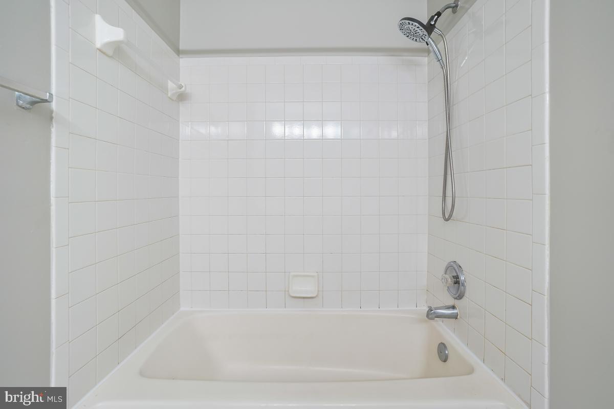 RIVER PARK - Residential Lease