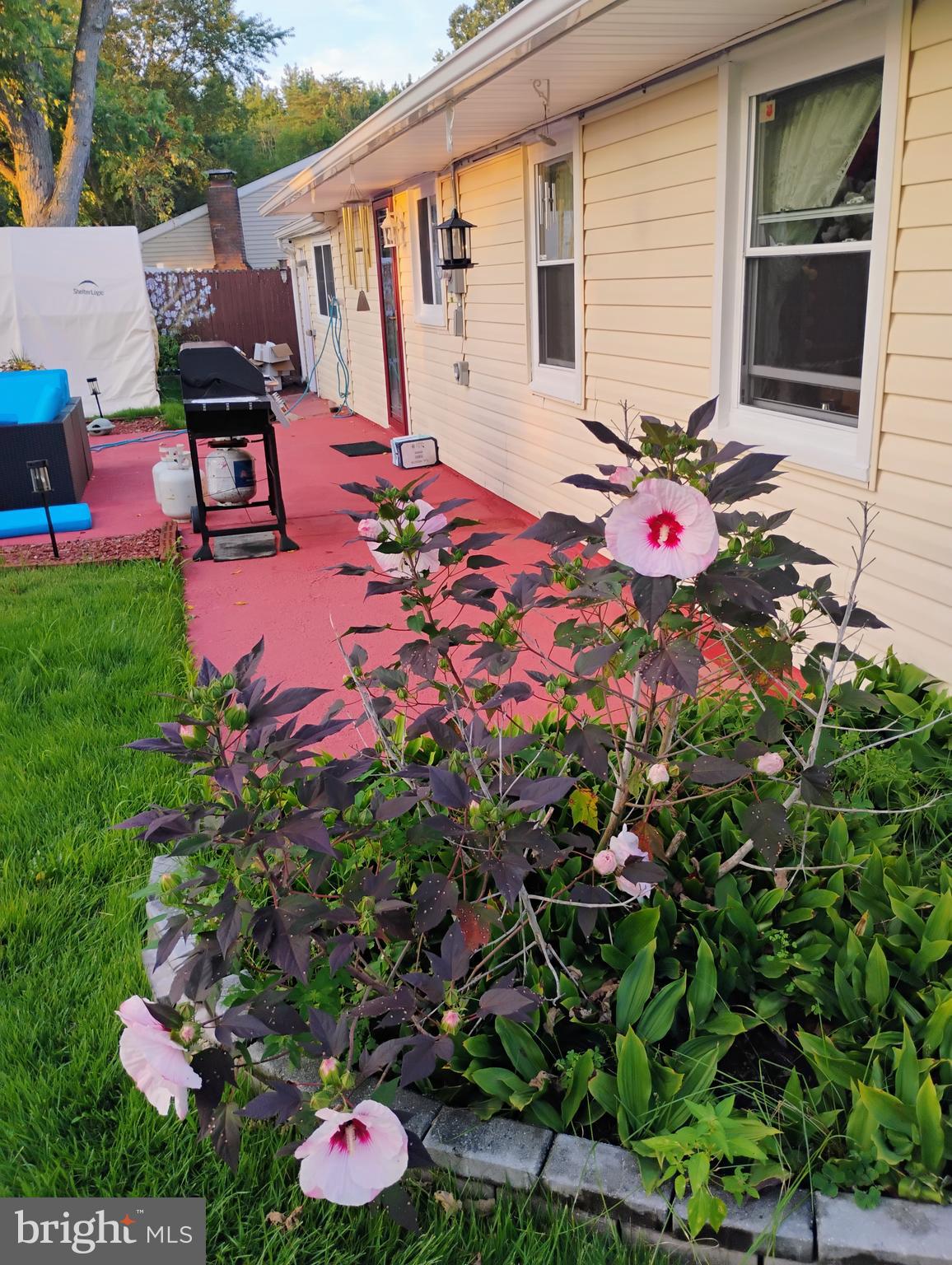 252 N DENNIS DRIVE
