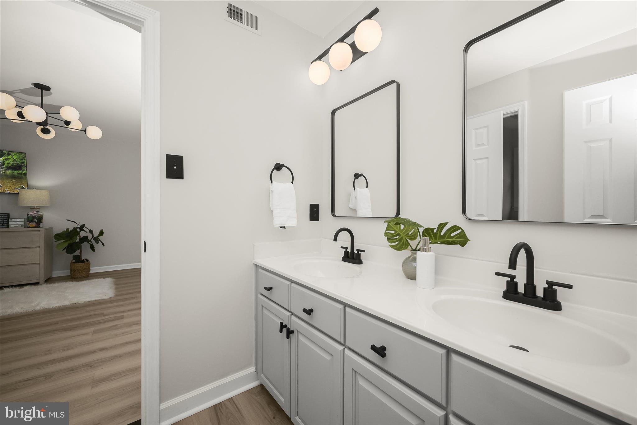 FOX VALLEY ESTATES - Residential