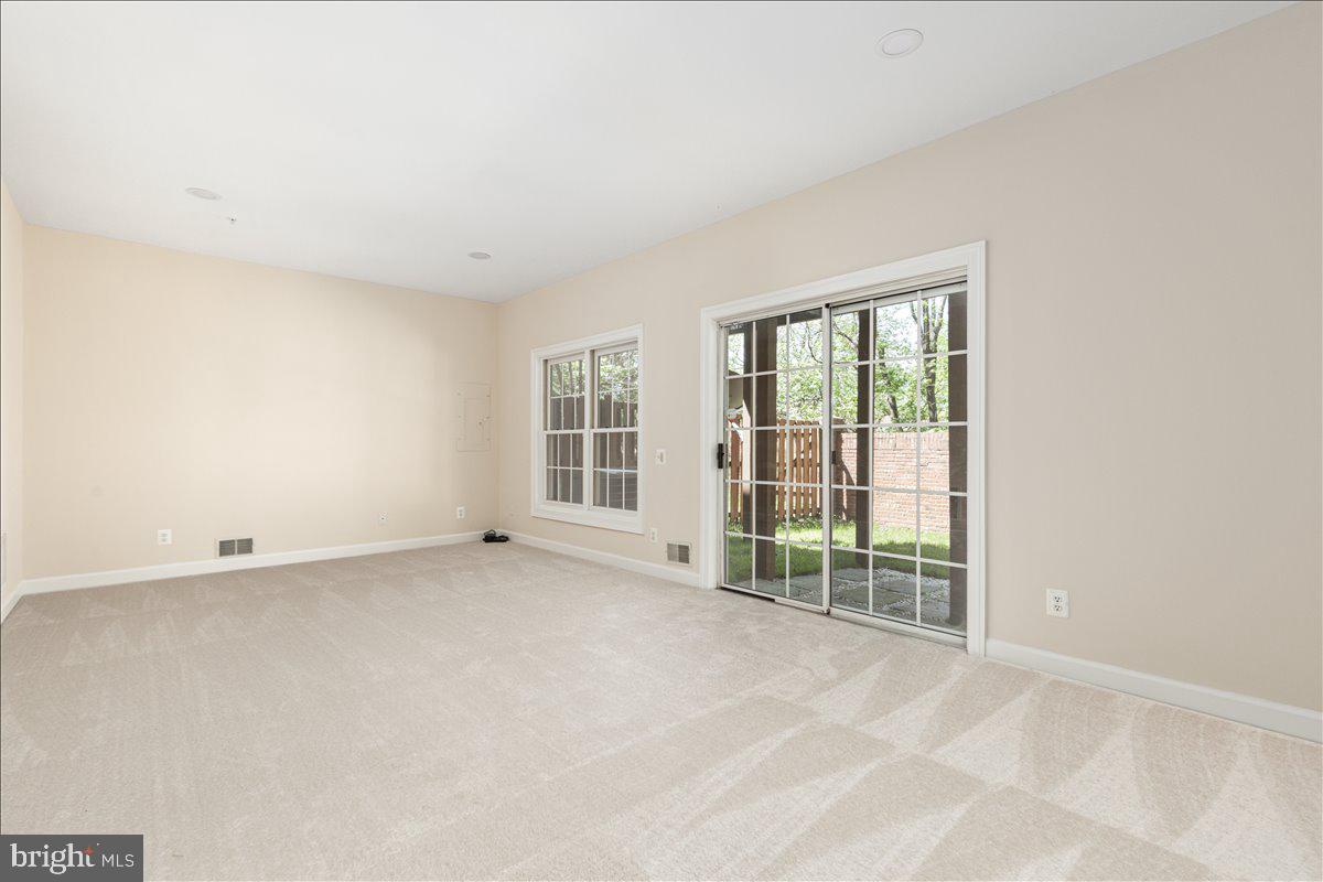 COUNTRY CREEK - Residential