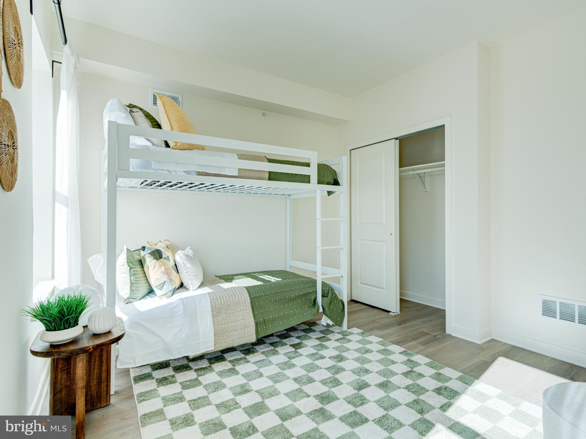 PORT RICHMOND - Residential