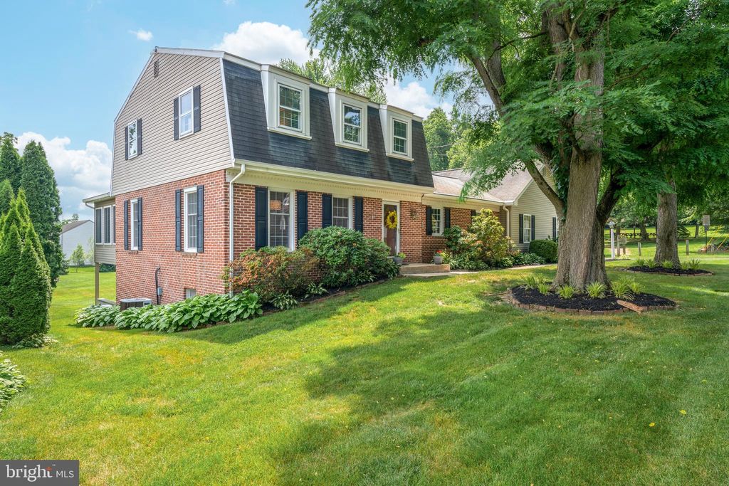 Photo of 25 S Walnut Street, Mountville, PA 17554 (MLS # PALA2051758)