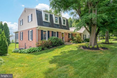 Photo of 25 S Walnut Street, Mountville, PA 17554 (MLS # PALA2051758)
