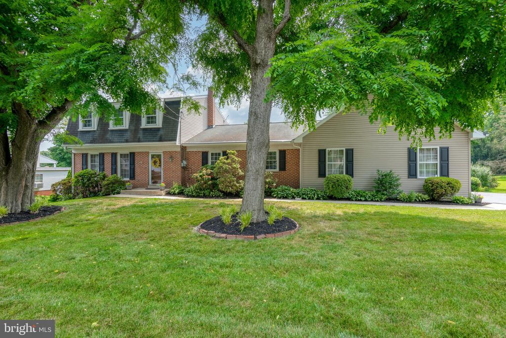 Photo of 25 S Walnut Street, Mountville, PA 17554 (MLS # PALA2051758)