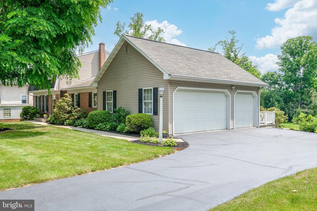 Photo of 25 S Walnut Street, Mountville, PA 17554 (MLS # PALA2051758)