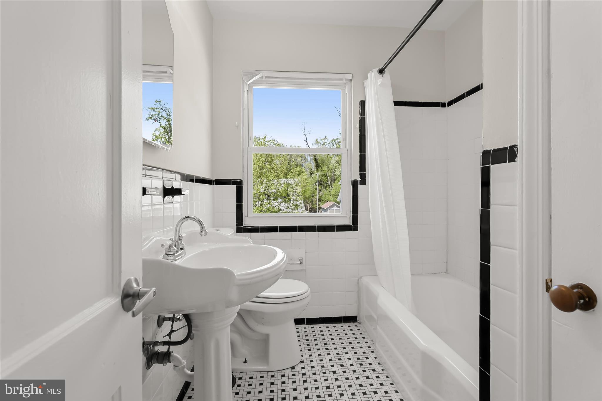 WINDSOR HILLS - Residential