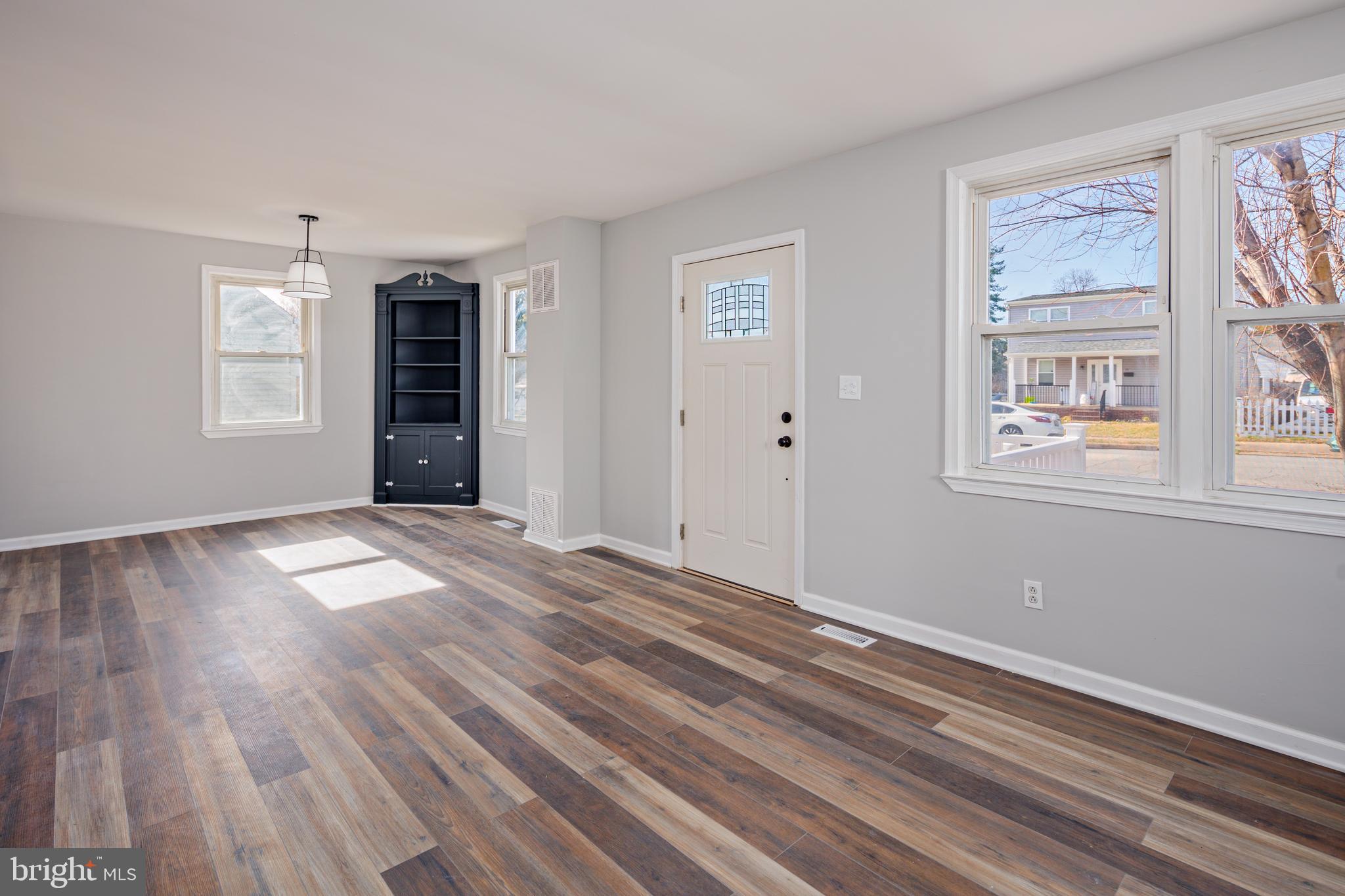 ESSEX/MIDDLE RIVER - Residential