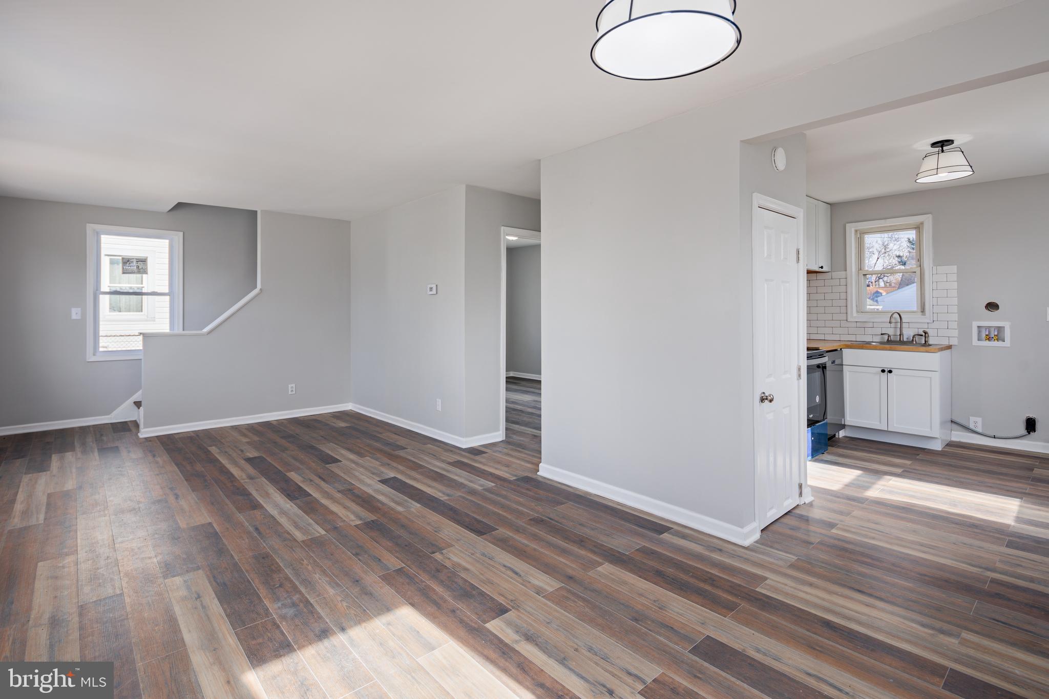 ESSEX/MIDDLE RIVER - Residential