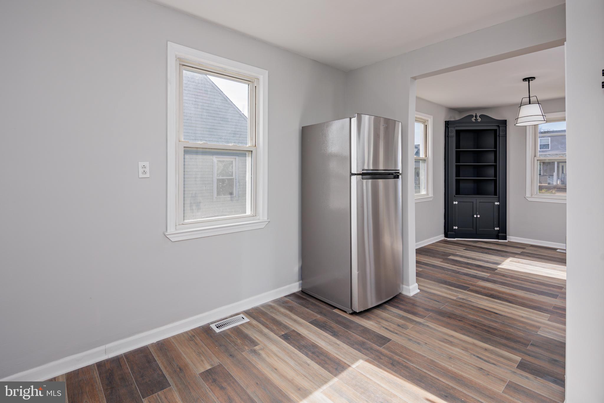 ESSEX/MIDDLE RIVER - Residential