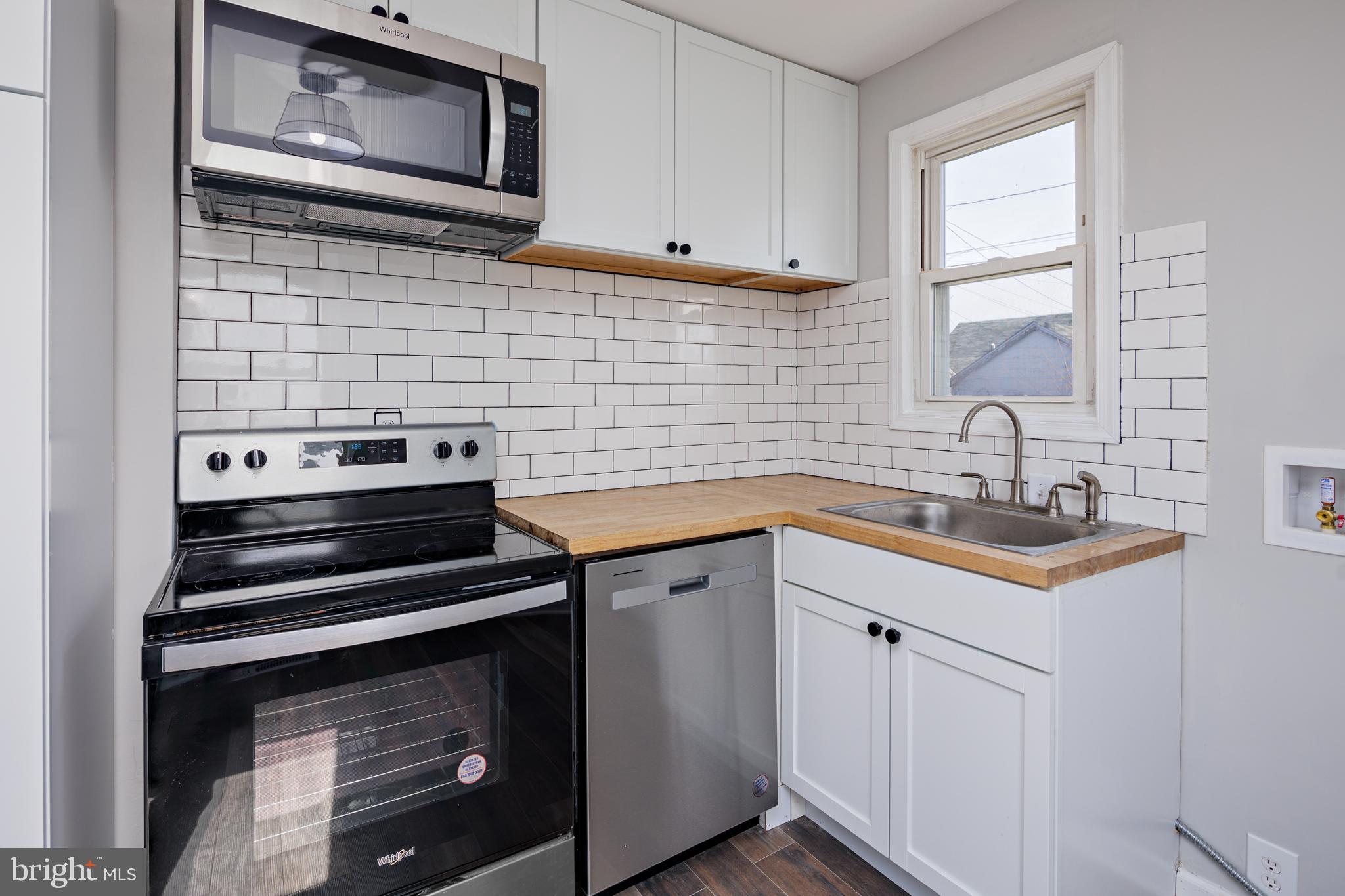 ESSEX/MIDDLE RIVER - Residential