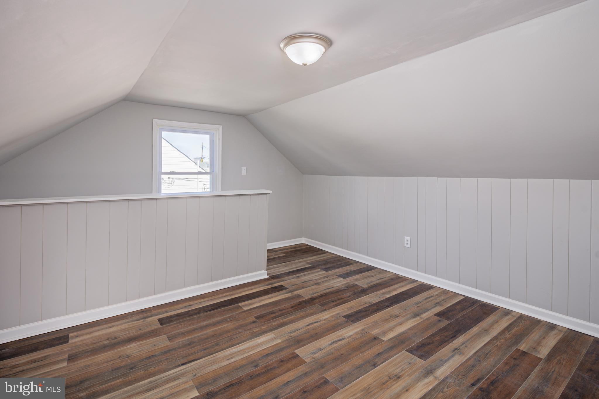 ESSEX/MIDDLE RIVER - Residential