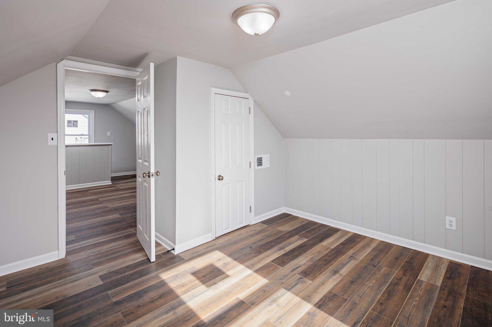 ESSEX/MIDDLE RIVER - Residential