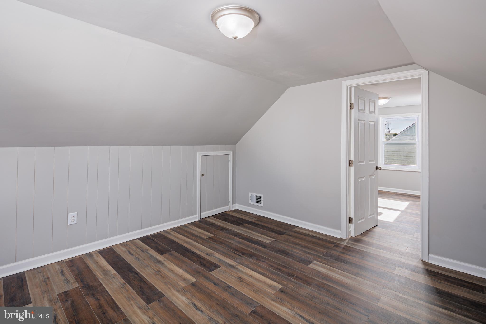 ESSEX/MIDDLE RIVER - Residential